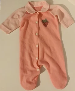 Vintage Lullaby Land Pink Baby Sleeper Sm Birth to 14 lbs Snaps Strawberry - Picture 1 of 5