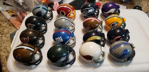 1 COMPLETE NFL SET OF CAKE TOPPERS FOOTBALL HELMET RIDDELL SET 3 Cover