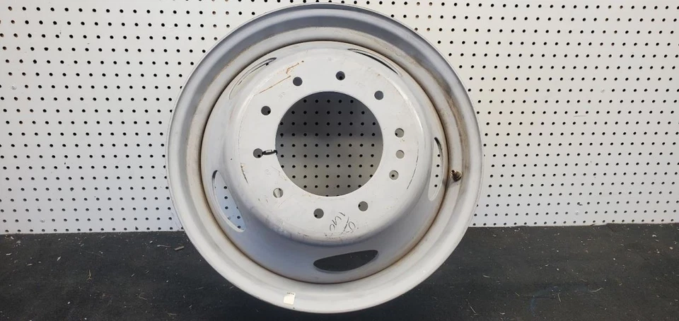 Rueda Ford F-450 Super Duty 2023 1659631 Foto 1 de 1
