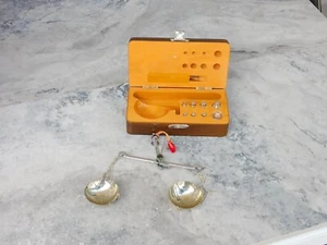 VINTAGE TASCHEN REISE SCHMUCK ZWEI TELLER WAAGE MIT ZUBEHÖR & HOLZKOFFER - Bild 1 von 5