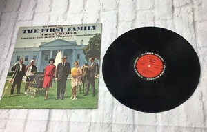 Bob Booker & Earle Doud Present The First Family - Vaughn Meader Vinyl Album - Imagen 1 de 5