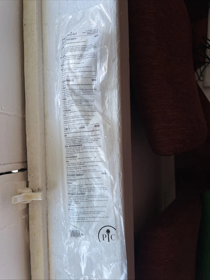 Pampered Chef Mini Mix N Scraper Item # 1656 & 4 All Purpose Spreaders