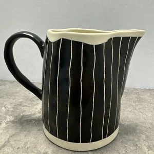 Halloween Fall Black White Hot Chocolate Pitcher - Bild 1 von 4