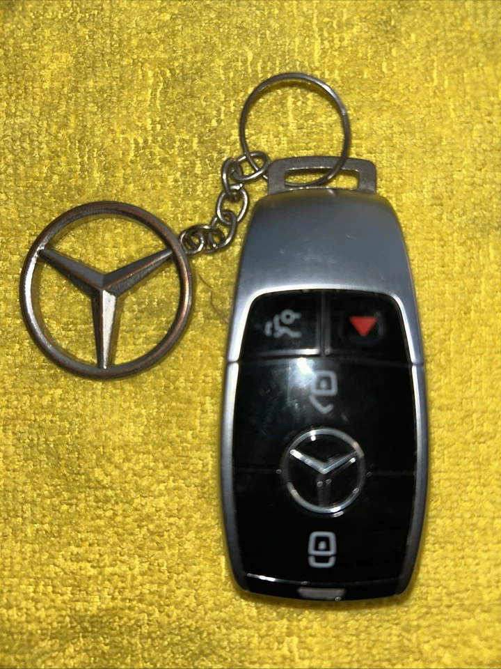MERCEDES BENZ E350 REMOTE SMART KEY - Image 1 of 3