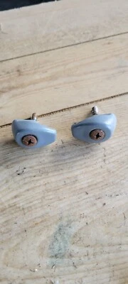 1979 - 1983 Datsun Nissan 280ZX Casaco Gancho Clipe Par Ambos Conjunto OEM Cinza Com Parafusos - Imagem 1 de 4