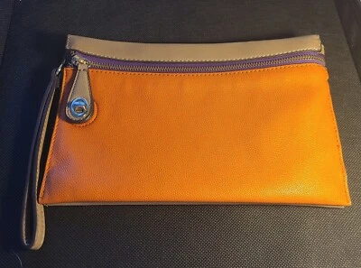 Bolso sin asas de cuero de diseñador Sondra Roberts correa de cuero 3 compartimentos cierre de cremallera Foto 1 de 4