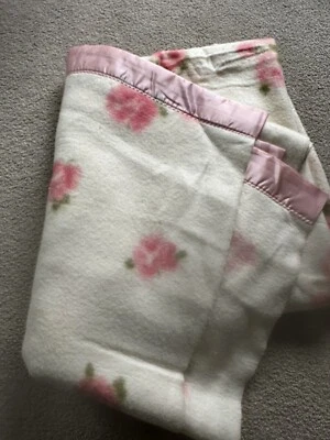 VTG Fieldcrest Blanket VGC unused no pkg Pink flowers Satin Edge 85x70 Bedspread - Image 1 of 4