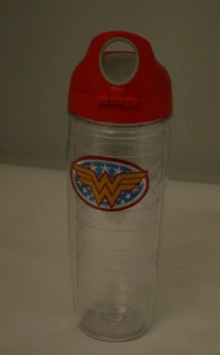 Vaso de viaje aislado Tervis Wonder Woman logotipo DC Comics 24 OZ tapa roja Foto 1 de 4