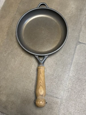 Berndes Iskillet with wood handle 8 Inch - Image 1 of 4