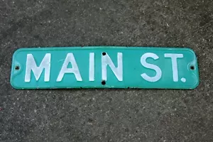 Letrero vintage de MAIN STREET acero verde con letras reflectantes en relieve en relieve en blanco - Imagen 1 de 3