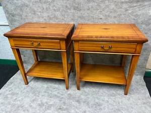 Bradley Paar Nachttische massiv Grat Eibe Birnenholz mit Inlays - Bild 1 von 20