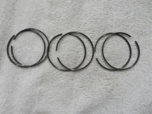 Suzuki NOS OEM GT250 GT380 1972-1977 0.50mm Over Piston Rings 12140-33701 3-set - Picture 1 of 3