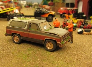 CUSTOM BUILT WEATHERED RUSTY JUNK PARTS YARD 1980's CHEVY K5 BLAZER 4X4 1:64/ - Picture 1 of 17