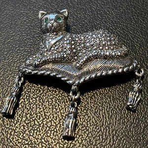 Vtg Avon Brooch Cat Green Rhinestone Eyes on Pillow with Tassels Faux Marcasite - Picture 1 of 5