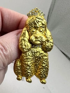 Dog Poodle w Tiara Crown Textured Clear Rhinestones Vintage Gold Brooch M-4443 - Picture 1 of 4