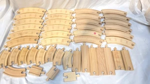  Konvolut Holzeisenbahn Schienen Thomas und seine Freunde oder Brio 43 Teile  - Bild 1 von 14