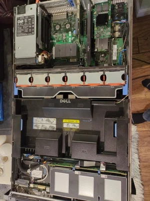 Servidor Dell PowerEdge R815 4x AMD Opteron 6378 64 núcleos 128 GB RAM, H700 Foto 1 de 4