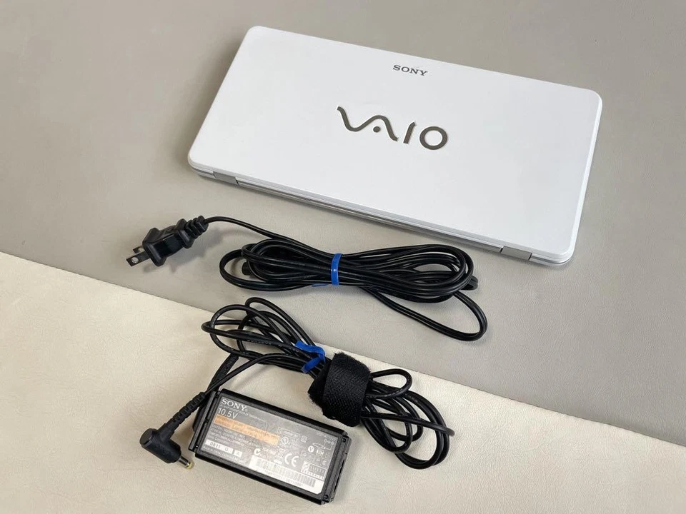 SONY VAIO type P VGN-P70H White RAM 2GB Intel Atom Z520 1.33 GHz - Image 1 of 4