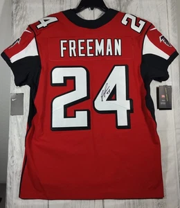 DEVONTA FREEMAN signiertes FALKEN Lizenz Trikot GR 44 (Large) 2017 mit Etikett. - Bild 1 von 12