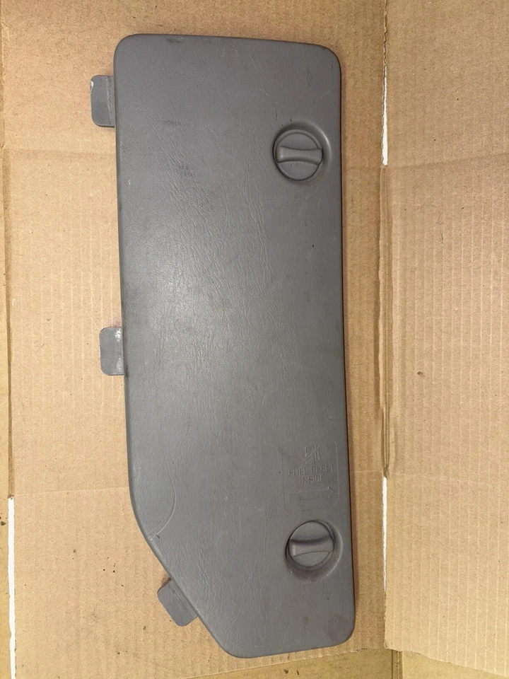 Cubierta de panel de acceso de almacenamiento gato trasero derecho Ford Windstar 2000 (99-03) Foto 1 de 4