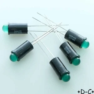 Indicateur LED 5mm vert 60° 5V 12mA montage panneau 559-0202-001F (lot de 5) - Imagen 1 de 1