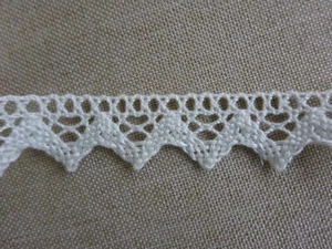 Niedrigpreis!!!  3,60 m Spitze - beige - 18mm breit - Baumwolle Union Knopf - Bild 1 von 1