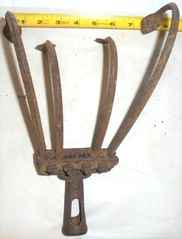 Antique Vintage 4 Tine Hand & Handle Cultivator Farm Garden Tool  CLAW  HOE Cover
