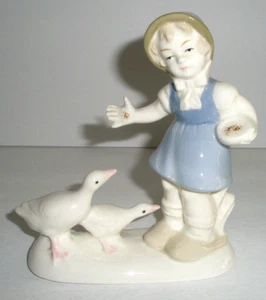 Lippelsdorf Porcelain Girl Feeding Ducks Geese Figurine GDR  #1877 EUC  CE - Picture 1 of 8