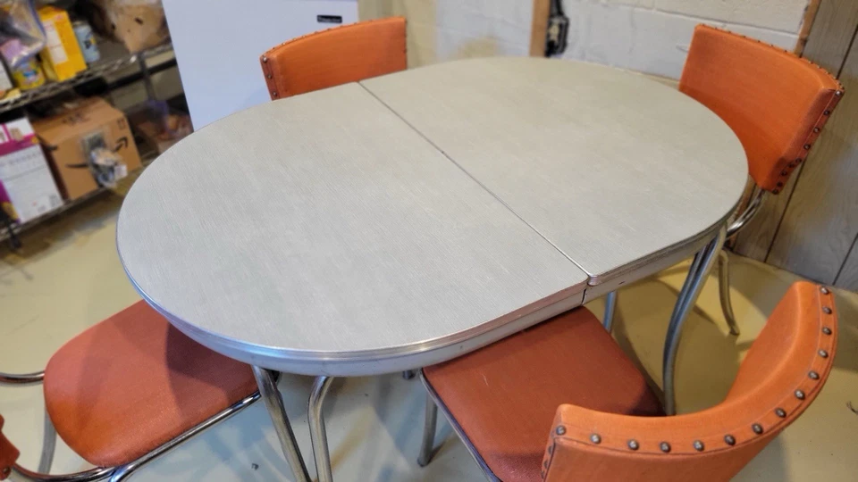Retro Dining Table Set With Leaf - Image 1 of 4