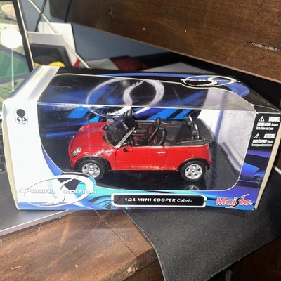 (MAISTO) SPECIAL EDITION (1:24 2006 MINI COOPER CABRIO) RED DIE-CAST NEW!! - Image 1 of 3