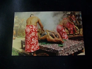 Vintage Postcard- Lual pig, Polynesian underground oven, Hawaii - Picture 1 of 2
