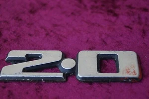   Altes 2.0  Automblem Zeichen Schriftzug  - Bild 1 von 3