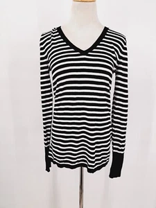Suéter ligero a rayas halógenas cuello en V calce ajustado talla pequeña negro blanco - Imagen 1 de 5