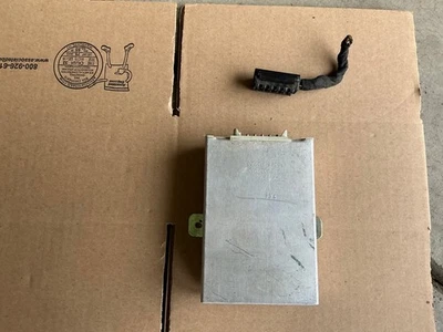 Porsche 928 Cruise Control Module and wire harness lead - Image 1 of 4