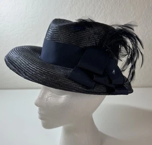 Fleur de Paris Fedora Hut Stroh dunkelblau im Originalkarton Feder Derby Kirche - Bild 1 von 10