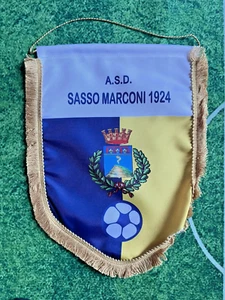 Gagliardetto A.S.D. SASSO MARCONI calcio ufficiale Wimpel Pennant 31 cm - Picture 1 of 2