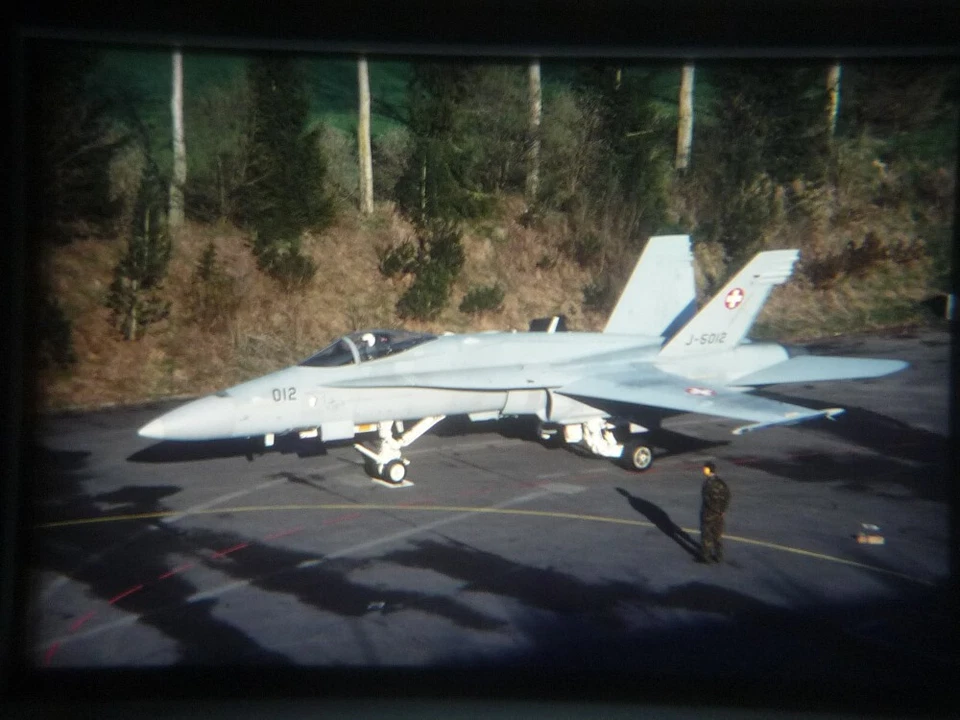 scivolo aereo militare Swiss Air Force F/A-18 J-5012 Payerne 2000 (dmm) - Immagine 1 di 1