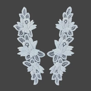 Corpetto da sposa bianco 11"x3,5" ricamo Venezia pizzo scollo applique a coppia - Foto 1 di 1