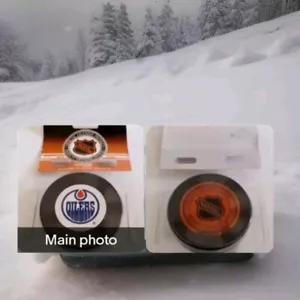 EDMONTON OILERS NHL VINTAGE TRENCH MFG. OFFICIAL LICENSED PRODUCT HOCKEY PUCK - Picture 1 of 3