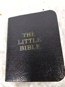 Vintage THE LITTLE BIBLE BY DAVID C COOK PUBLISHING CO. MINIATURE - Picture 1 of 3