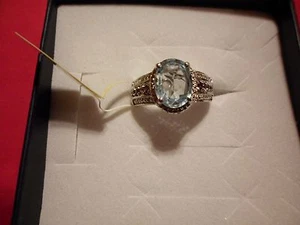 Solitario topacio azul cielo con sim. Anillo de acentos BlueDiamond superpuesto de platino - Imagen 1 de 6