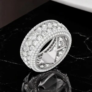 Alianza de boda de diamantes de 6 quilates creada en laboratorio corte princesa oro blanco de 18 quilates para mujer 10,1 mm - Imagen 1 de 12