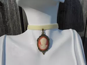 IVORY VELVET CHOKER NECKLACE WITH VICTORIAN WOMAN CAMEO PENDANT - WEDDING - Picture 1 of 3