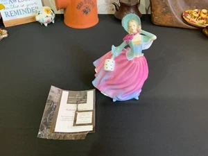ROYAL DOULTON FIGURINE - AUTUMN BREEZE - PRETTY LADIES HN 4716 MINT - Picture 1 of 13