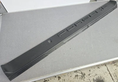 NICE USED PORSCHE 914 914-6 PASSENGERS SIDE PLASTIC ROCKER PANEL COVER — 第 1/4 张图片