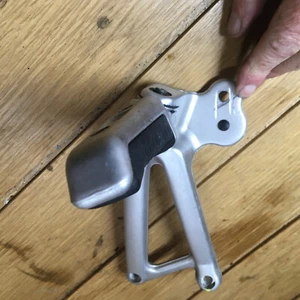 estriba trasera derecha ducati st2 st4 reposapiés leves marcas - Imagen 1 de 4