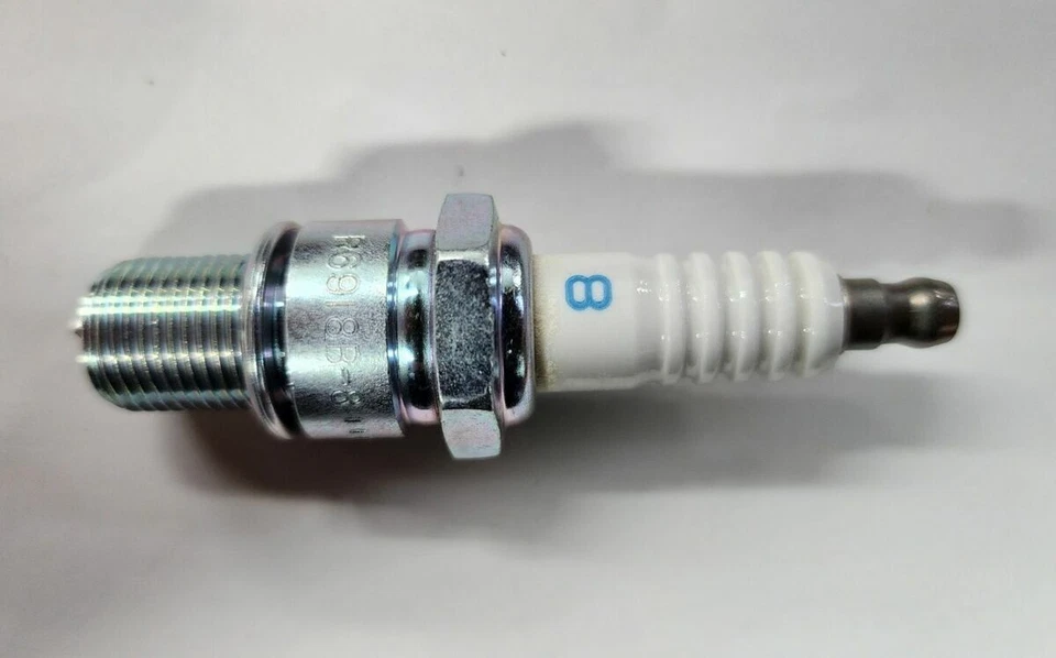 Bujía NGK Racing 1996-2007 R6918B-8 #4492 Suzuki RM125 Kawasaki KX125 Foto 1 de 4