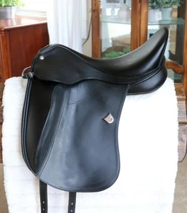 18.5" Bates Innova Black Dressage Saddle W/ Easy Change Gullet Kit + Cover - Picture 1 of 24
