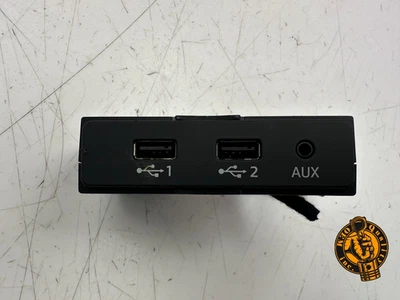 2017-2020 AUDI Q7 BENTLEY BENTAYGA CENTER CONSOLE USB PORT AUX JACK 4M0035736A - Image 1 of 4