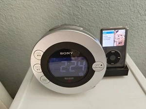Sony Dream Machine w/ remote - Alarm Clock, Radio, CD,30 Pin iPod Dock 1CF-CD3iP - Picture 1 of 7